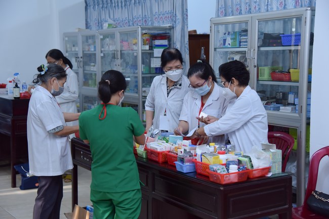 Dharma Talk Reciting the Buddha's names without receding in The 98th Seven-Day Retreat