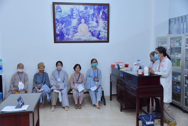 Dharma Talk Reciting the Buddha's names without receding in The 98th Seven-Day Retreat