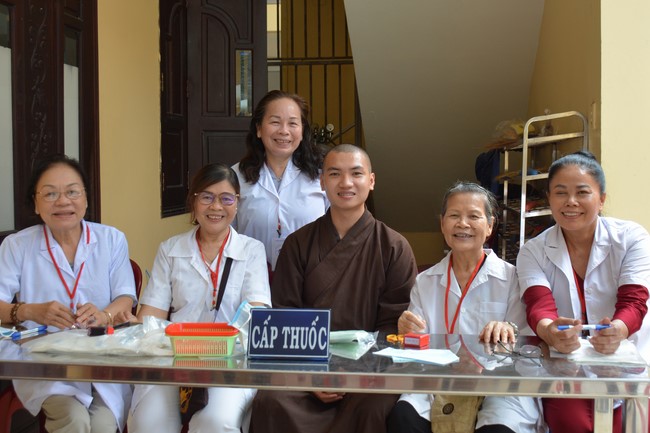 Dharma Talk Reciting the Buddha's names without receding in The 98th Seven-Day Retreat