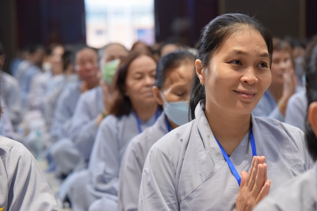 Dharma Talk Reciting the Buddha's names without receding in The 98th Seven-Day Retreat