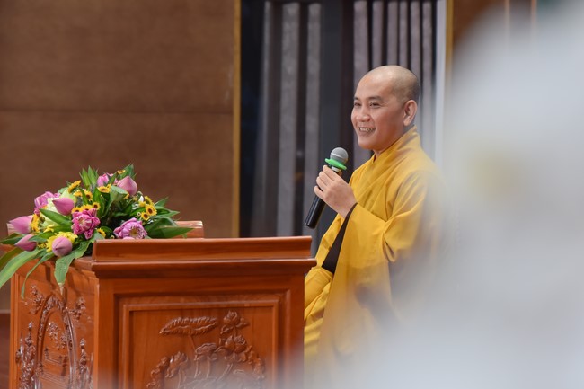 Dharma Talk Reciting the Buddha's names without receding in The 98th Seven-Day Retreat