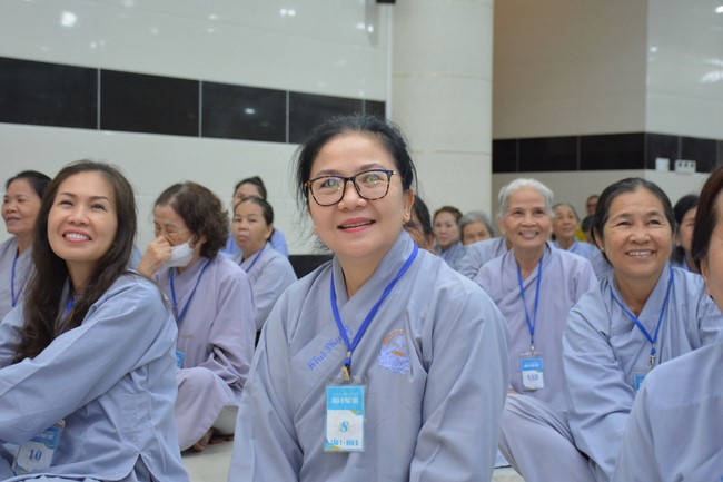 Dharma Talk Reciting the Buddha's names without receding in The 98th Seven-Day Retreat