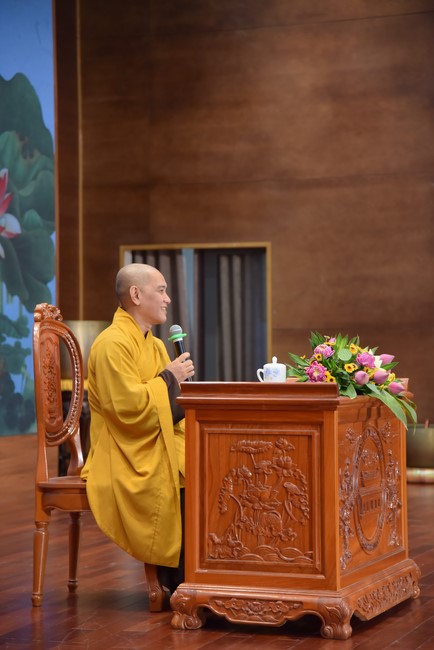 Dharma Talk Reciting the Buddha's names without receding in The 98th Seven-Day Retreat