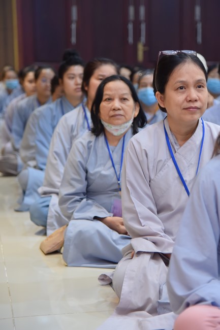 Dharma Talk Reciting the Buddha's names without receding in The 98th Seven-Day Retreat