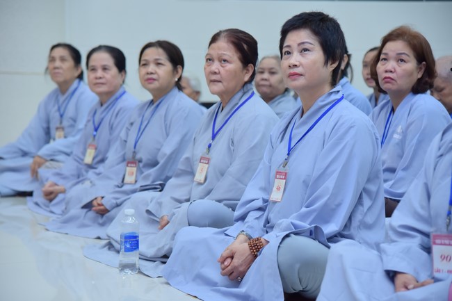 Dharma Talk Reciting the Buddha's names without receding in The 98th Seven-Day Retreat