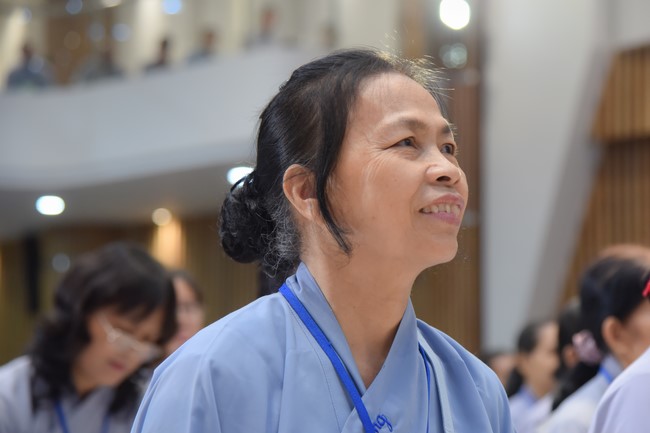 Dharma Talk Reciting the Buddha's names without receding in The 98th Seven-Day Retreat