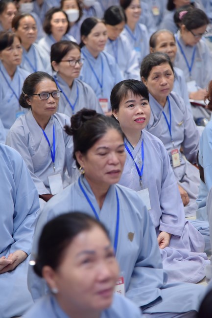 Dharma Talk Reciting the Buddha's names without receding in The 98th Seven-Day Retreat