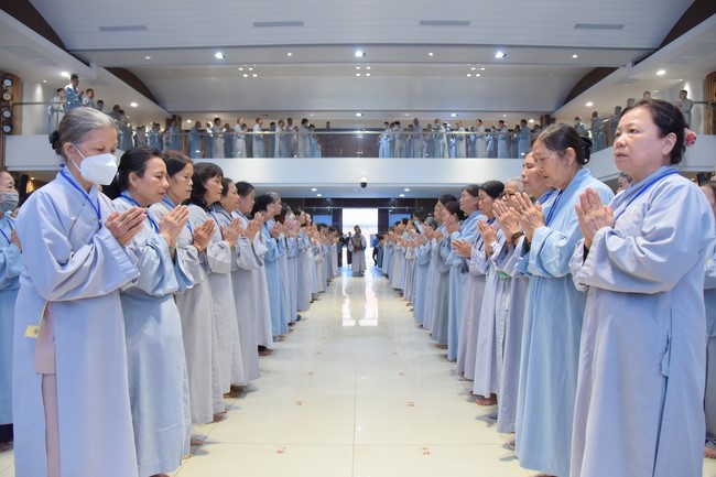 Dharma Talk Reciting the Buddha's names without receding in The 98th Seven-Day Retreat