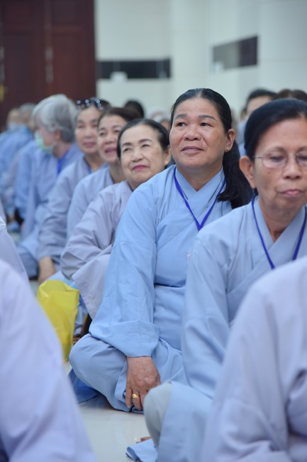Dharma Talk Reciting the Buddha's names without receding in The 98th Seven-Day Retreat