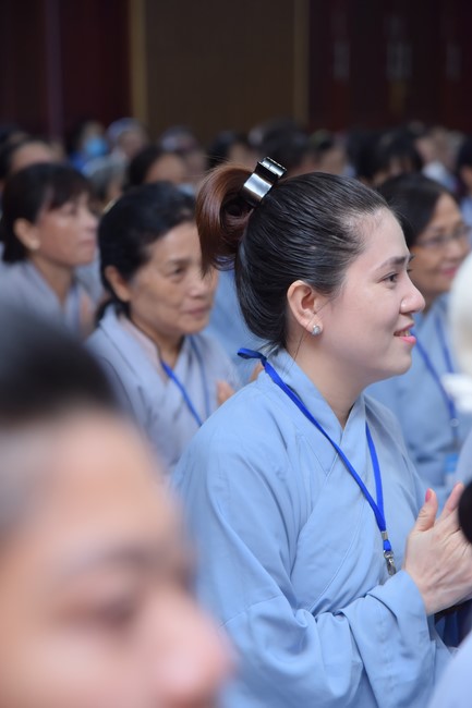 Dharma Talk Reciting the Buddha's names without receding in The 98th Seven-Day Retreat