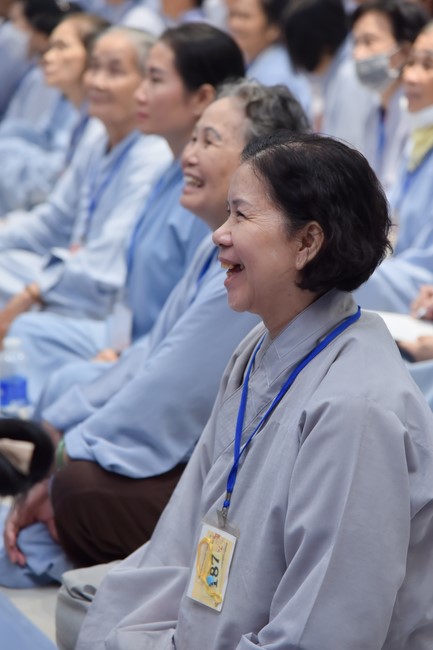 Dharma Talk Reciting the Buddha's names without receding in The 98th Seven-Day Retreat