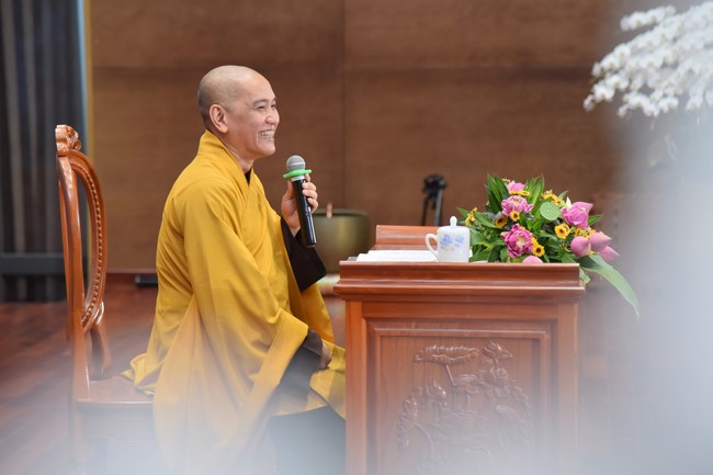 Dharma Talk Reciting the Buddha's names without receding in The 98th Seven-Day Retreat