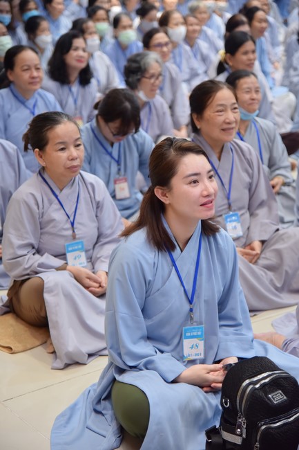 Dharma Talk Reciting the Buddha's names without receding in The 98th Seven-Day Retreat