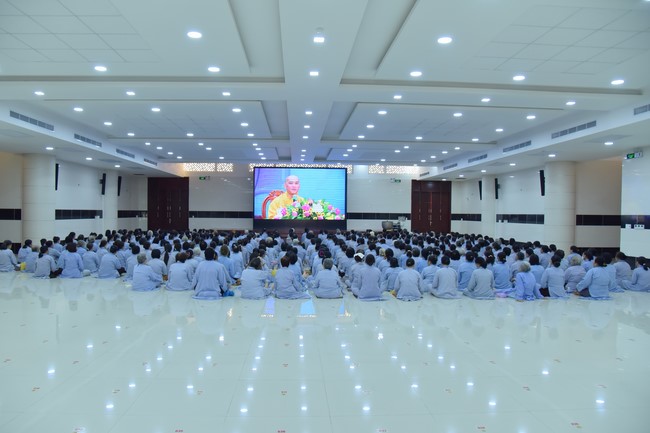 Dharma Talk Reciting the Buddha's names without receding in The 98th Seven-Day Retreat
