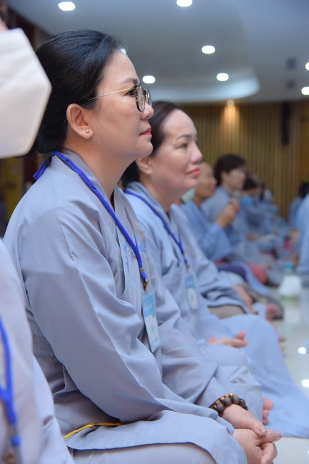 Dharma Talk Reciting the Buddha's names without receding in The 98th Seven-Day Retreat
