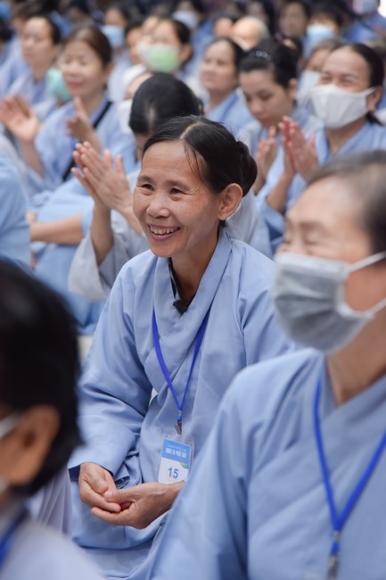 Dharma Talk Reciting the Buddha's names without receding in The 98th Seven-Day Retreat
