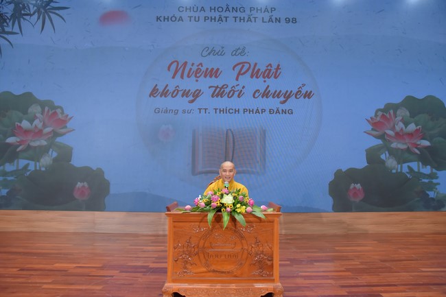 Dharma Talk Reciting the Buddha's names without receding in The 98th Seven-Day Retreat