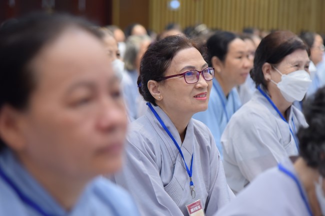 Dharma Talk Reciting the Buddha's names without receding in The 98th Seven-Day Retreat