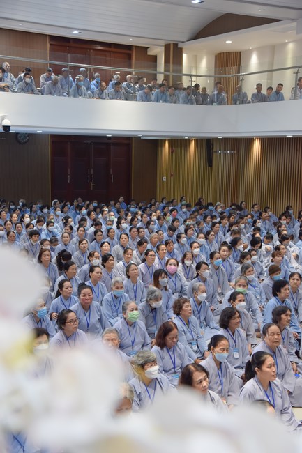 Dharma Talk Reciting the Buddha's names without receding in The 98th Seven-Day Retreat