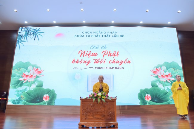 Dharma Talk Reciting the Buddha's names without receding in The 98th Seven-Day Retreat