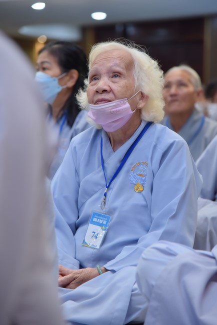Dharma Talk Reciting the Buddha's names without receding in The 98th Seven-Day Retreat
