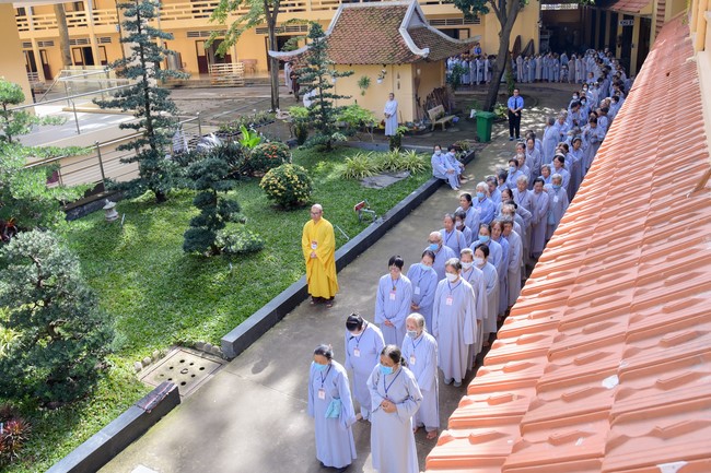 Dharma Talk Reciting the Buddha's names without receding in The 98th Seven-Day Retreat