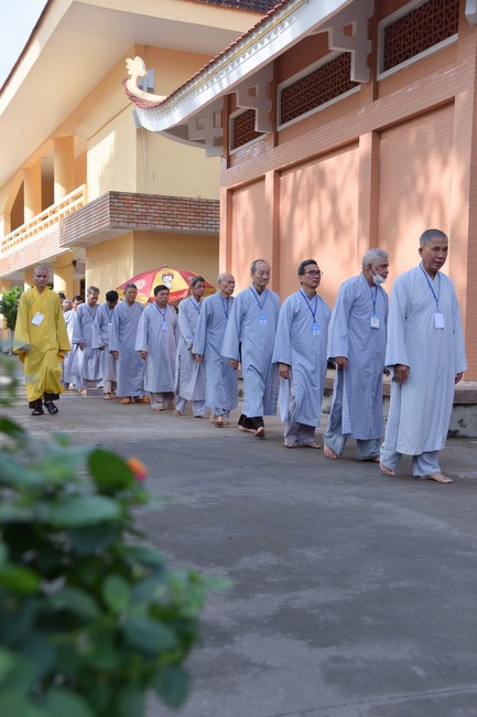 Dharma Talk Reciting the Buddha's names without receding in The 98th Seven-Day Retreat