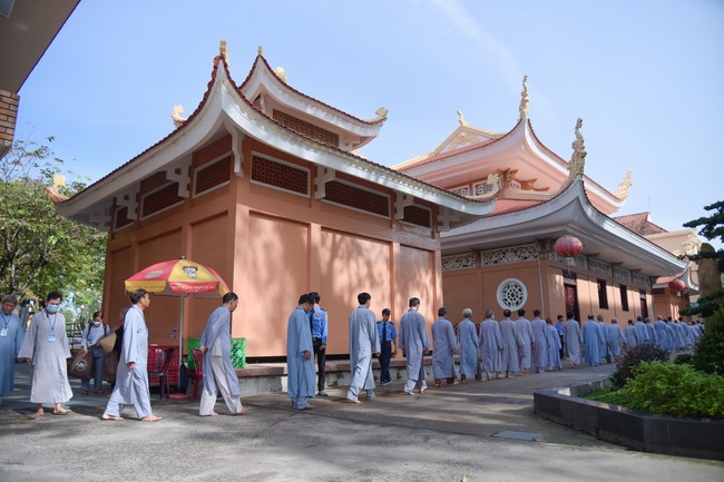 Dharma Talk Reciting the Buddha's names without receding in The 98th Seven-Day Retreat