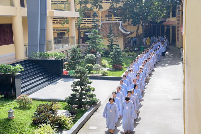 Dharma Talk Reciting the Buddha's names without receding in The 98th Seven-Day Retreat