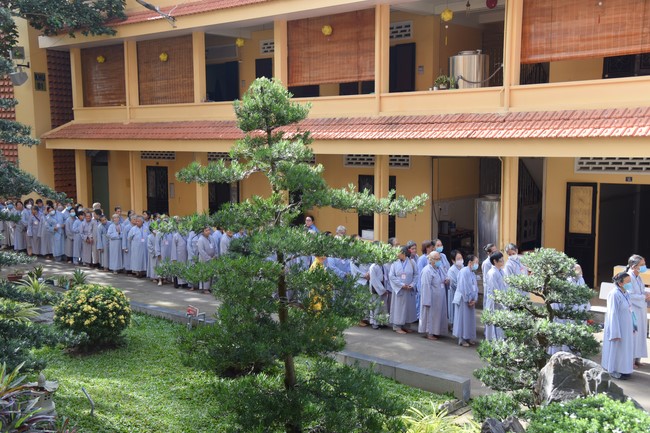 Dharma Talk Reciting the Buddha's names without receding in The 98th Seven-Day Retreat