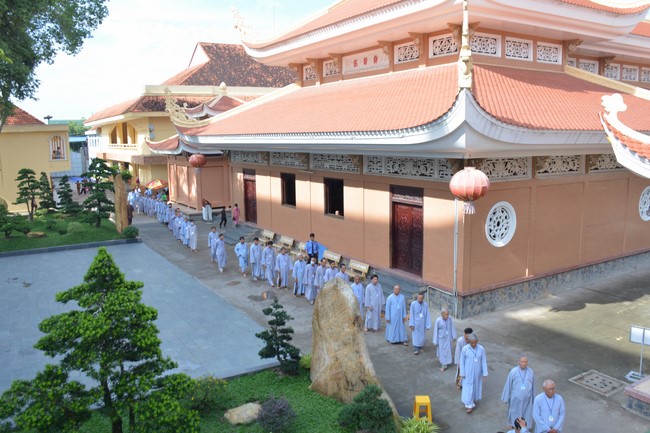 Dharma Talk Reciting the Buddha's names without receding in The 98th Seven-Day Retreat