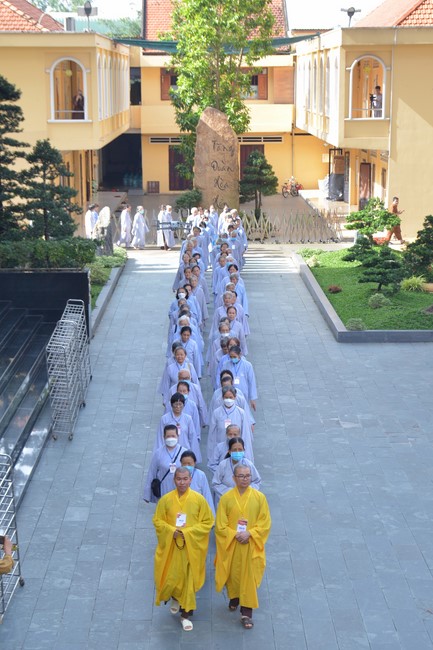 Dharma Talk Reciting the Buddha's names without receding in The 98th Seven-Day Retreat