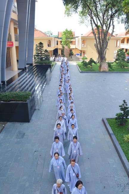 Dharma Talk Reciting the Buddha's names without receding in The 98th Seven-Day Retreat