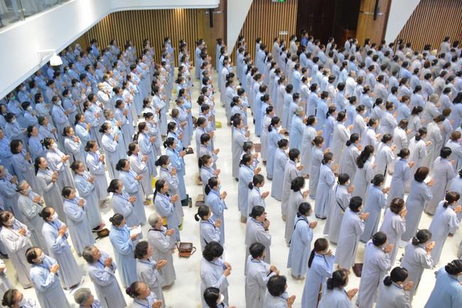 Dharma Talk Reciting the Buddha's names without receding in The 98th Seven-Day Retreat