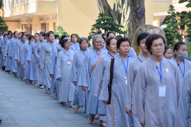 Dharma Talk Reciting the Buddha's names without receding in The 98th Seven-Day Retreat