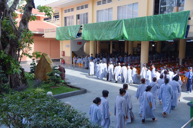 Dharma Talk Reciting the Buddha's names without receding in The 98th Seven-Day Retreat