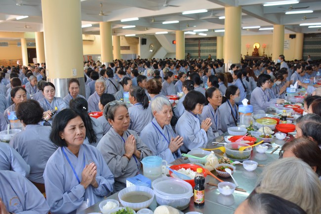 Dharma Talk Reciting the Buddha's names without receding in The 98th Seven-Day Retreat