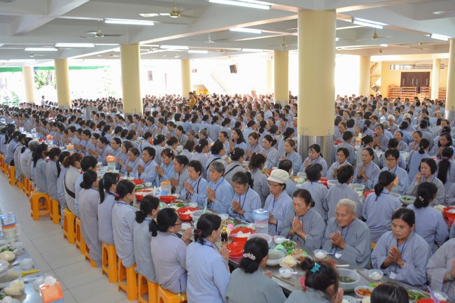 Dharma Talk Reciting the Buddha's names without receding in The 98th Seven-Day Retreat