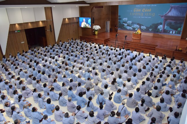 Dharma Talk Mind and Scene Being Compatible in The 98th Seven-Day Retreat