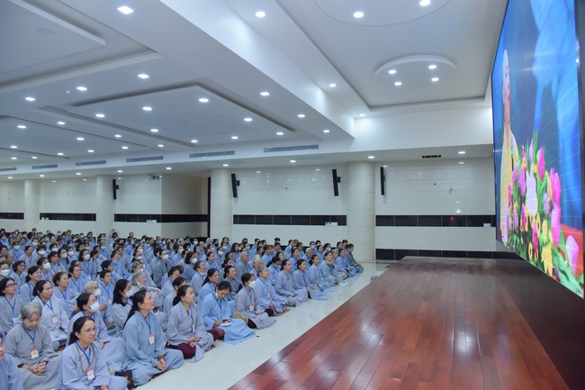 Dharma Talk Mind and Scene Being Compatible in The 98th Seven-Day Retreat