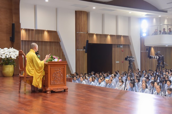 Dharma Talk Mind and Scene Being Compatible in The 98th Seven-Day Retreat