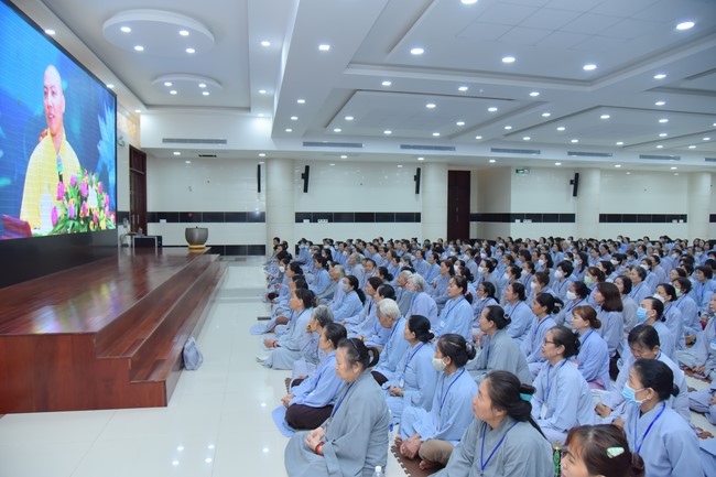 Dharma Talk Mind and Scene Being Compatible in The 98th Seven-Day Retreat