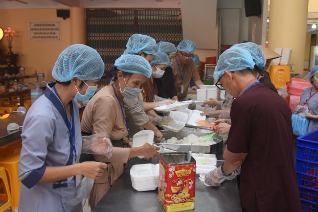 Dharma Talk Right practice without fear of death in The 98th Seven-Day Retreat