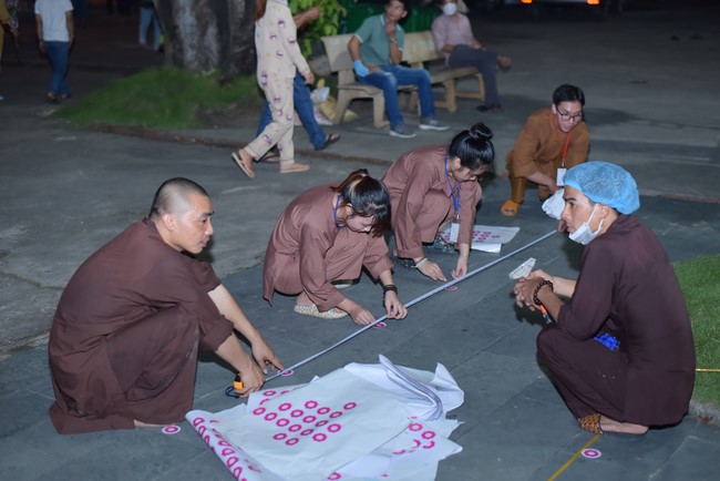 Affairs preparing for Lantern Candle Lighting Ceremony to commemorate Amitabha Buddha (Last part)