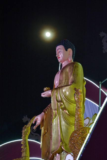 Affairs preparing for Lantern Candle Lighting Ceremony to commemorate Amitabha Buddha (Last part)
