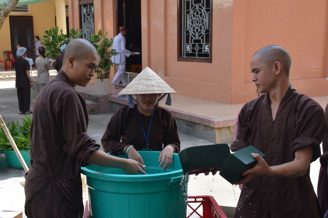 Affairs preparing for Lantern Candle Lighting Ceremony to commemorate Amitabha Buddha (Last part)