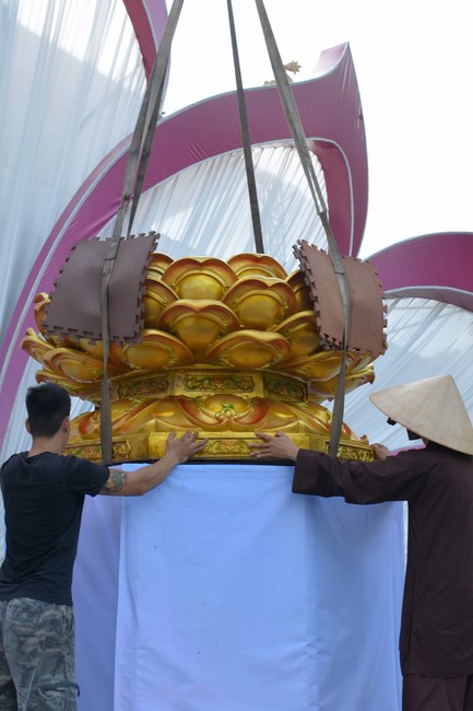 Affairs preparing for Lantern Candle Lighting Ceremony to commemorate Amitabha Buddha (Last part)