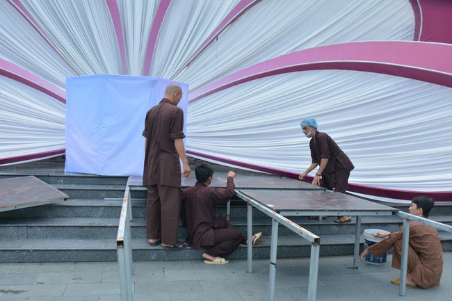 Affairs preparing for Lantern Candle Lighting Ceremony to commemorate Amitabha Buddha (Last part)