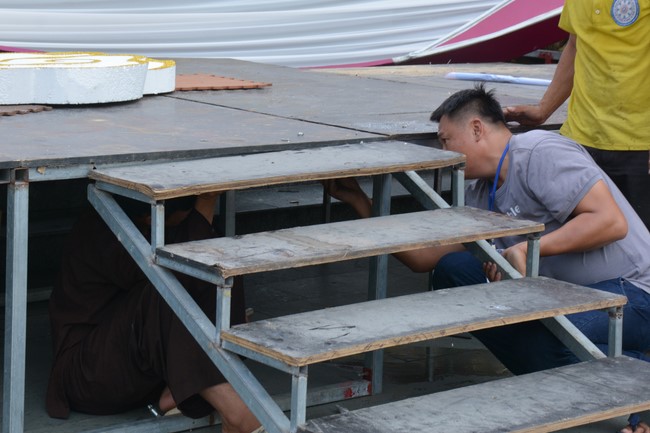 Affairs preparing for Lantern Candle Lighting Ceremony to commemorate Amitabha Buddha (Last part)