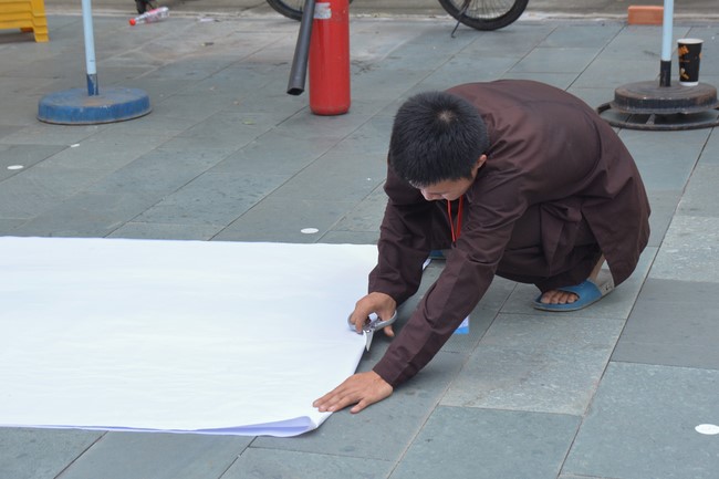 Affairs preparing for Lantern Candle Lighting Ceremony to commemorate Amitabha Buddha (Last part)